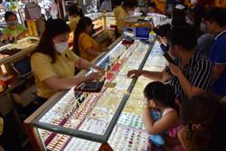 Giá vàng hôm nay 12-12: Vàng thế giới lao dốc, vàng SJC lại tăng