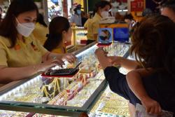 Giá vàng hôm nay 13-12: Chứng khoán Mỹ tăng điểm, vàng giảm mạnh