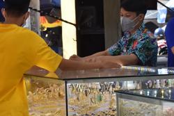 Giá vàng hôm nay 2-12: Tăng dữ dội, USD giảm giá kéo dài