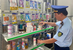 Tăng cường công tác chống buôn lậu, gian lận thương mại và hàng giả dịp Tết Nguyên đán 2023