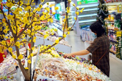Dồi dào hàng Tết