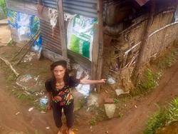 Cụ bà gắng gượng mưu sinh nuôi chồng bệnh tật