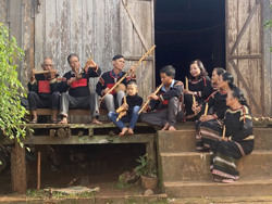 Đau đáu tình yêu với văn hóa truyền thống