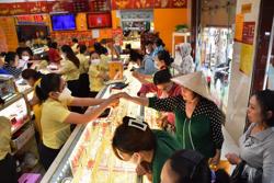 Giá vàng hôm nay 30-12: Tăng trở lại, đồng USD bị bán tháo