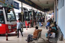 Ngày cuối năm 2022, khách nườm nượp đổ ra bến xe về quê