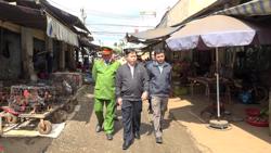 Huyện Krông Búk kiên quyết xử lý các trường hợp lấn chiếm lòng lề đường và các điểm kinh doanh tự phát