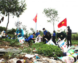 “Xanh Đắk Lắk” hưởng ứng chiến dịch nhặt rác toàn quốc “Clean Up Việt Nam” lần thứ 4
