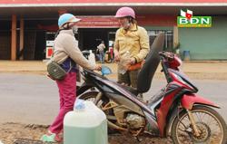 Khan hàng, xăng lẻ "lên ngôi"