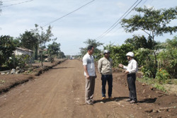 Người dân đồng lòng hiến đất làm đường