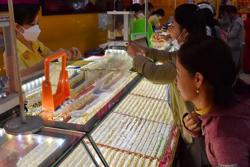 Giá vàng hôm nay 6-12: "Bốc hơi" dữ dội