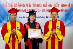 Đổ xô đi học văn bằng 2 ngôn ngữ Anh