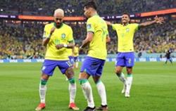 Xác định 4 cặp đấu tứ kết World Cup 2022