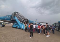 Đường bay Tết giá cao, kín chỗ