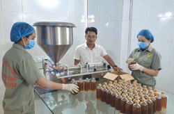 Chàng trai 9X khởi nghiệp từ mật ong lên men