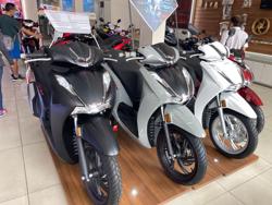 Sau xe Vision, đến SH bị đẩy giá cao chót vót