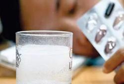 Đau đầu sau uống bia rượu ngày Tết, nhất định không được nạp thêm thứ này