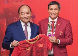 Chủ tịch nước tặng Huân chương Lao động hạng Nhất cho Đội tuyển nữ, HLV Mai Đức Chung