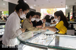 Sôi động thị trường vàng Ngày Vía Thần tài