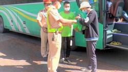 Coi trời bằng vung