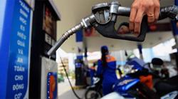 Giá xăng tăng mạnh gần 1.000 đồng/lít