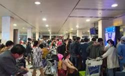 Bao giờ hết cảnh bát nháo ở sân bay?