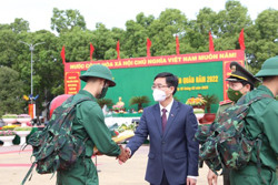 Các địa phương tổ chức lễ giao nhận quân chu đáo, trang nghiêm