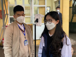 Thứ trưởng Bộ Y tế đề nghị không xét nghiệm sàng lọc học sinh trước khi đến trường