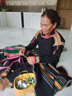 Tha thiết với nghề dệt thổ cẩm