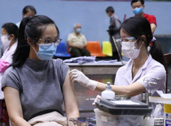 Thủ tướng chỉ đạo khẩn về tiêm vắc xin và đẩy mạnh phòng, chống COVID-19