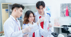 Tuyển sinh đại học 2022: Rộng cửa ngành sức khỏe