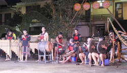 Du lịch với cồng chiêng