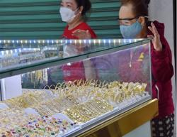 Giá vàng hôm nay 9-2: Thế giới tăng tiếp, trong nước biến động mạnh