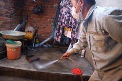 Người dân “ngột ngạt” sống gần cơ sở xay bột than