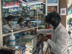 Phòng, chống dịch COVID-19: Cảnh báo lạm dụng test và thuốc !