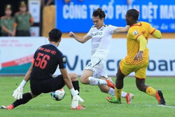 Bóng đá Việt: Thích nghi, thích ứng