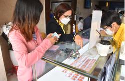 Giá vàng hôm nay 18-3: Tăng tốc khi dầu thô bất ngờ tăng giá trở lại