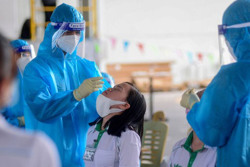 Tăng phụ cấp ưu đãi nghề lên 100% cho nhân viên y tế cơ sở, y tế dự phòng