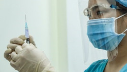 Evusheld là thuốc, không dùng thay vaccine ngừa Covid-19