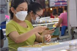 Giá vàng hôm nay 2-3: Tăng dữ dội khi giá dầu thô nóng lên