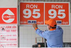 Mạnh tay giảm thuế, phí để kìm giá xăng dầu