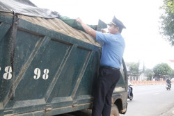 Tăng cường kiểm tra, xử lý vi phạm xe chở quá khổ, quá tải