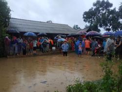 Hàng ngàn người dân vẫn chưa được di dời ra khỏi lòng hồ thủy lợi ngàn tỉ