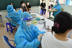 Tiêm ngừa Covid-19 lại từ đầu bằng vắc-xin khác?