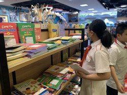 Lọt ‘sạn’ trong SGK: Cần làm rõ trách nhiệm và có chế tài xử lý