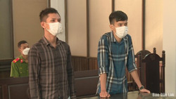 Hai đối tượng lĩnh án tù về tội cưỡng đoạt tài sản