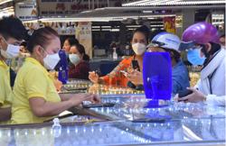 Giá vàng hôm nay 1-4: Nhảy vọt dù ngân hàng Nga bán vàng