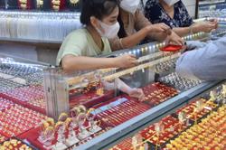 Giá vàng hôm nay 15-4: Giảm trước sức ép của USD