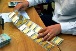 Giá vàng hôm nay 16-4: Vàng SJC tăng tiếp vào cuối tuần, sát 70 triệu đồng/lượng