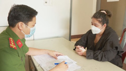 Công an tỉnh bàn giao đối tượng trốn thi hành án cho Công an tỉnh Yên Bái