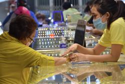 Giá vàng hôm nay 18-4: Vàng SJC nhảy vọt, chạm mốc 70 triệu đồng/lượng